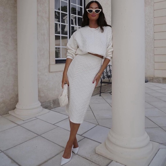 Zara Set - Ecru Quilted Sweatshirt & Skirt - Picture 3 of 17